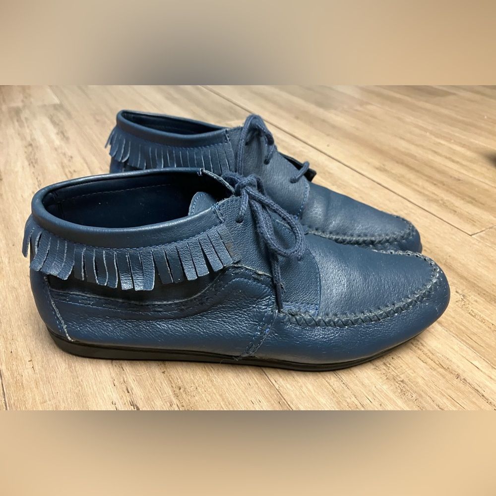 Hunters Run Women’s Blue Leather Lace Up Moccasin Shoes . Size 8.5
